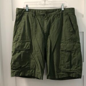 Levi’s Mens cargo shorts 36 green 100% cotton rugged workwear durable gorpcore